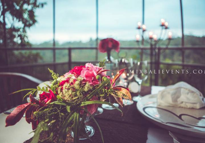 Table decoration in pink colors
