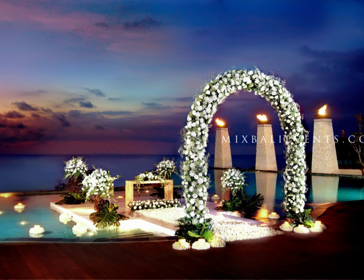 Wedding at the Infiniti pool overlooking the ocean №3