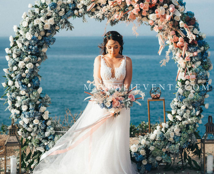 Wedding on a cliff above the ocean