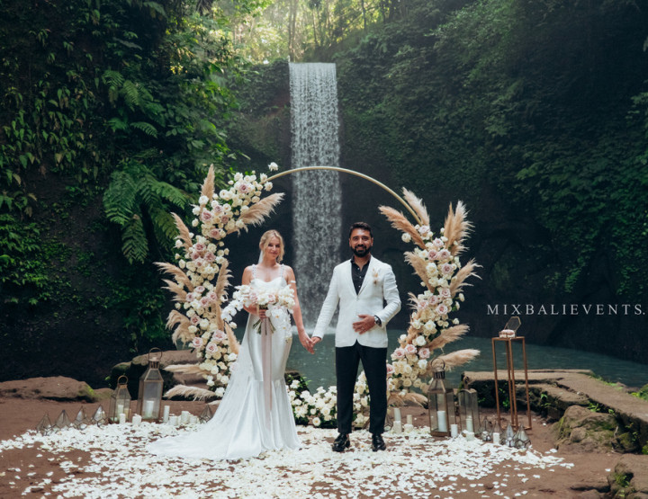 Waterfall Wedding in a tropic jungle
