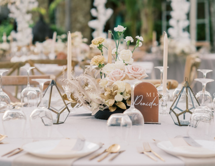 A stylish wedding with guests. Joshua & Zhenya