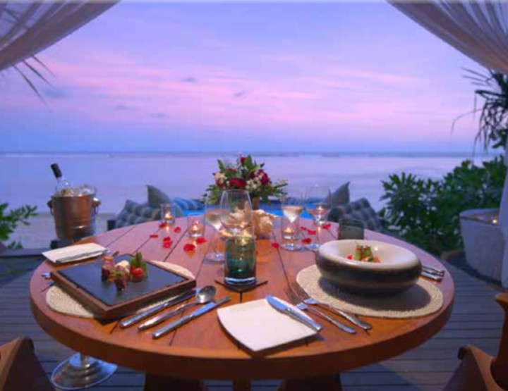 Romantic dinner in Cabana overlooking the ocean