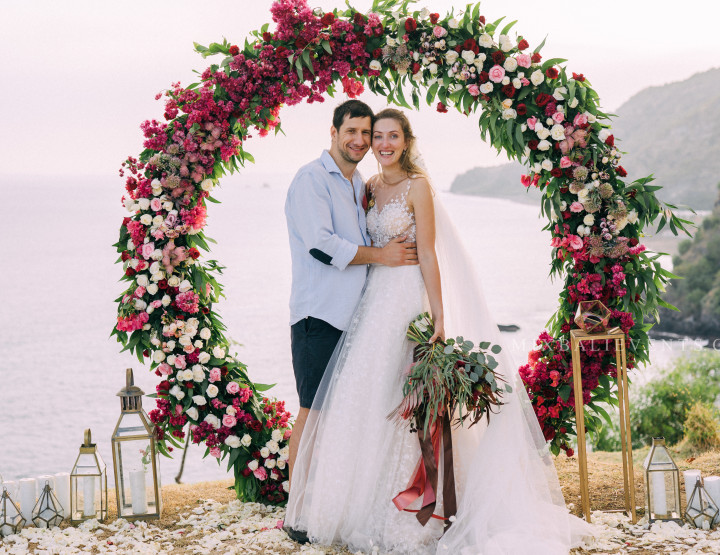 Stylish Marsala Wedding on a cliff above the ocean