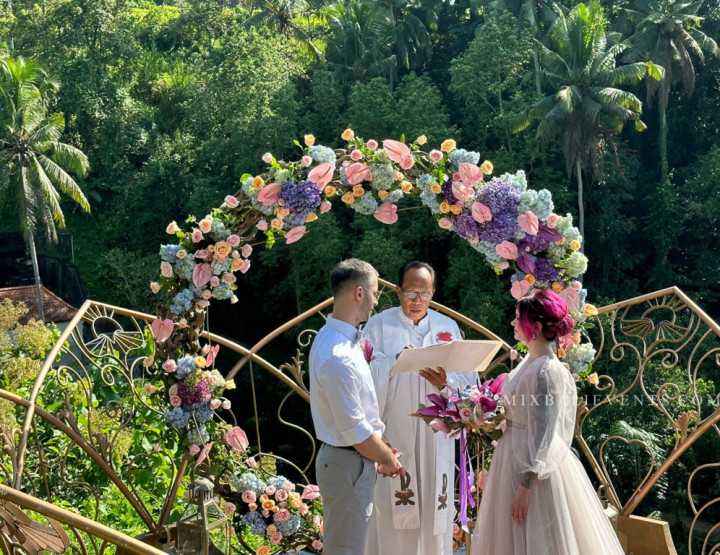 Stylish Purple Wedding in the Tropical Jungle of Bali
