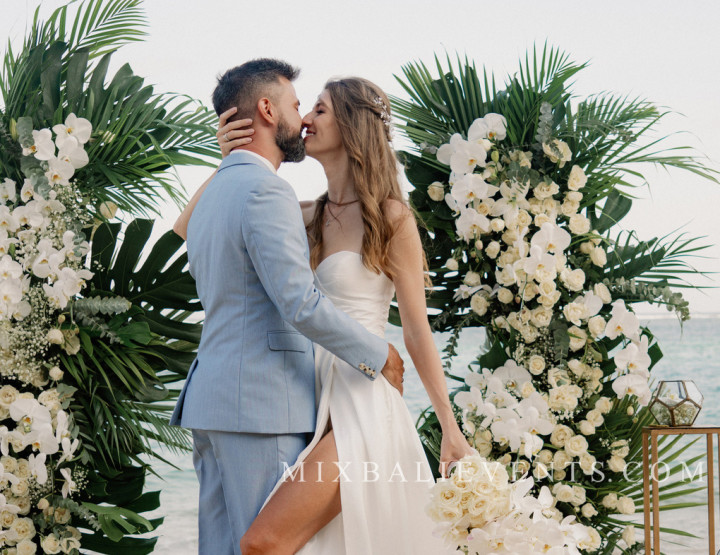 Stylish Tropical Wedding on the white sand beach of Bali
