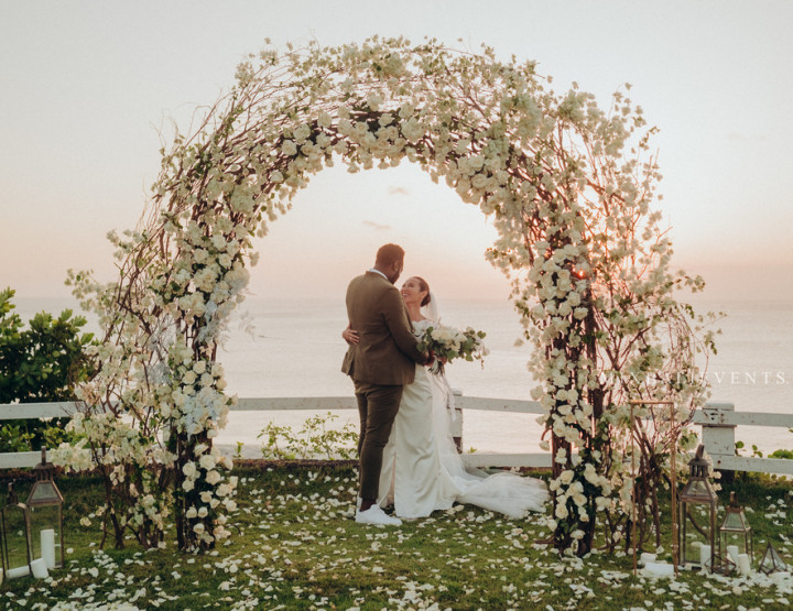 Stylish White Bougainvillea Wedding in the Golf Club