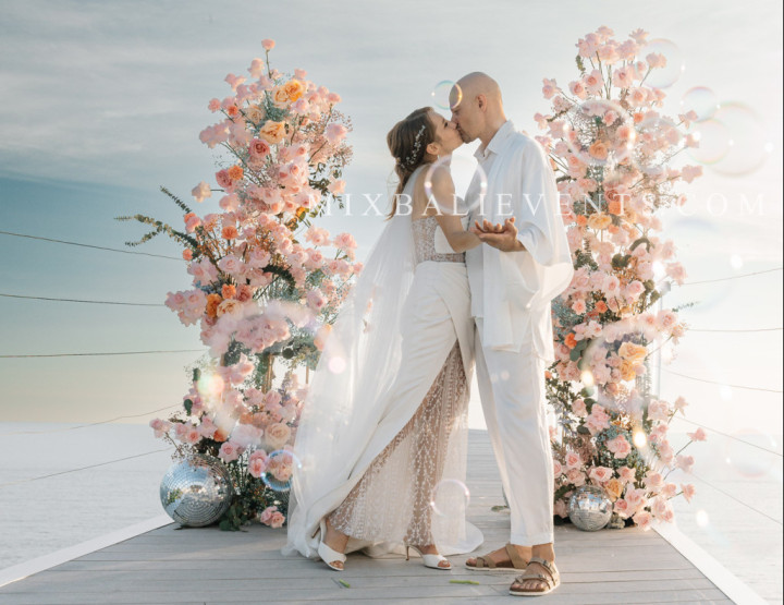 Stylish Wedding with guests at a unique villa Private jet villa