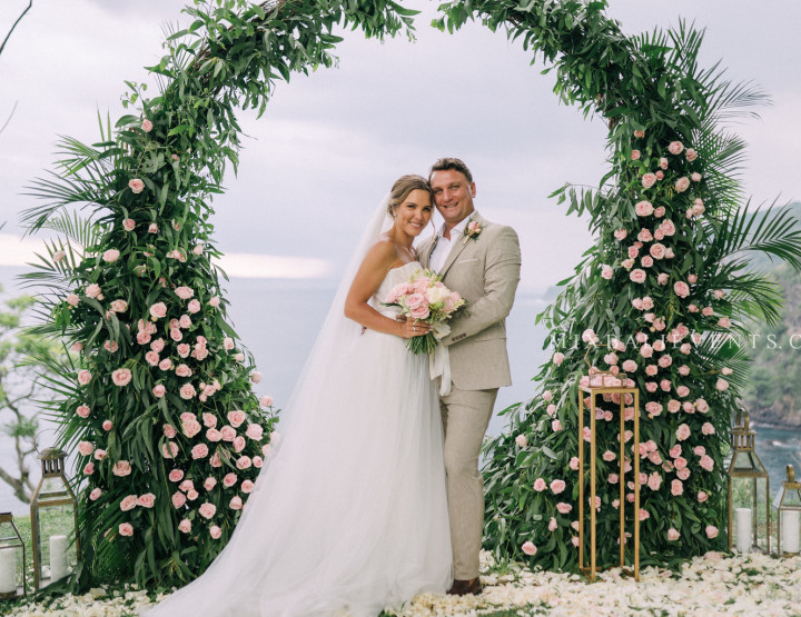 Stylish Tropical Wedding on a cliff above the ocean
