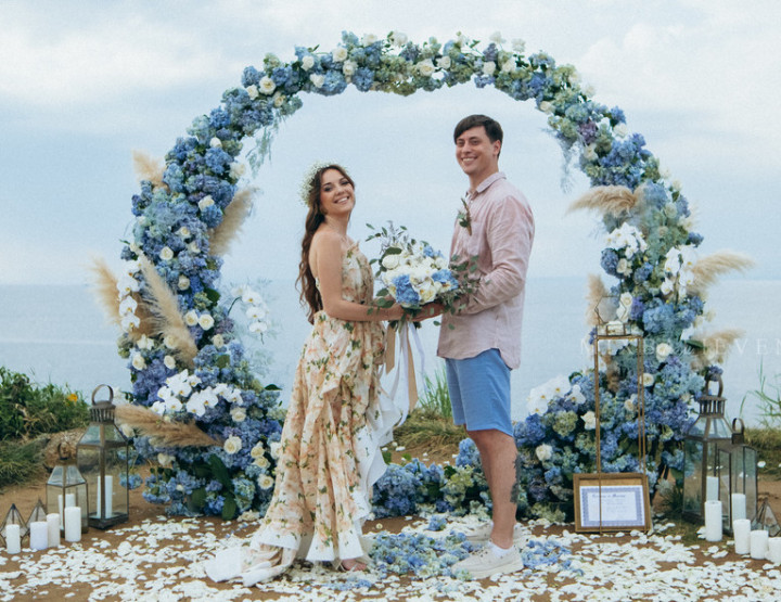 Stylish Blue & White Wedding on a cliff above the ocean