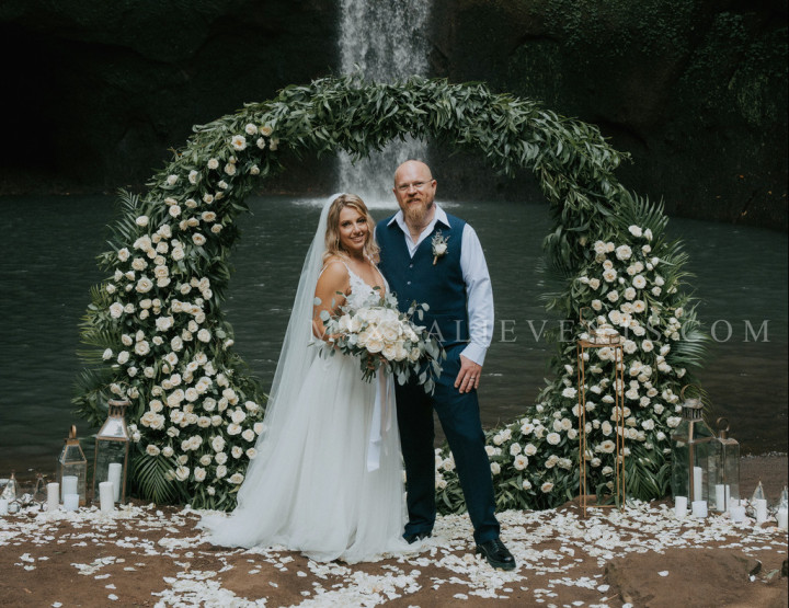 Stylish Tropical Wedding on the Waterfall